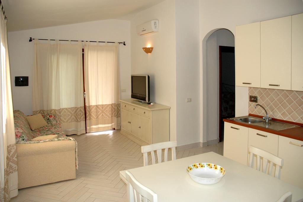 Holiday Homes Stella Marina San Teodoro  Ruang foto