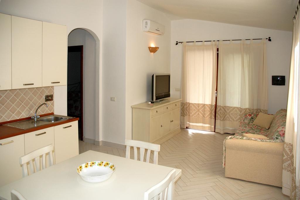 Holiday Homes Stella Marina San Teodoro  Ruang foto