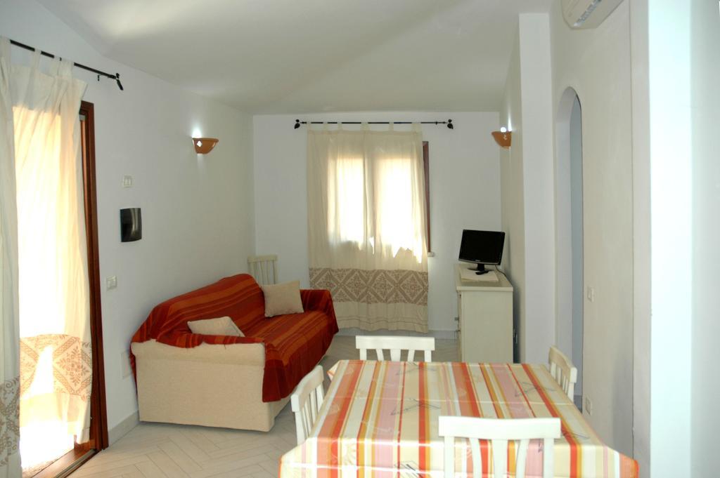 Holiday Homes Stella Marina San Teodoro  Ruang foto